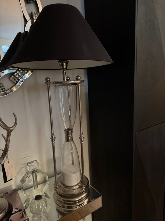 Lampada da tavolo Eichholtz con design a clessidra e paralume nero, Lampade da tavolo, Metallo, Vetro, Modern (foto 4 di 5)