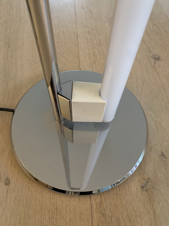 Eileen Gray Tube Light Stehleuchte, Stehleuchten, Metall, Kunststoff, Silber (Foto 4 von 5)
