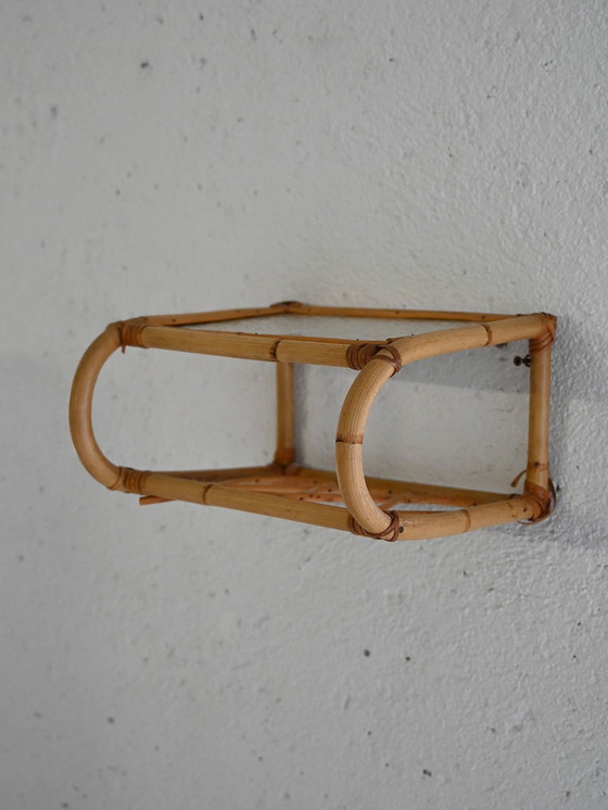 Image 1 of Mesita de noche escandinava de bambú y cristal montada en la pared