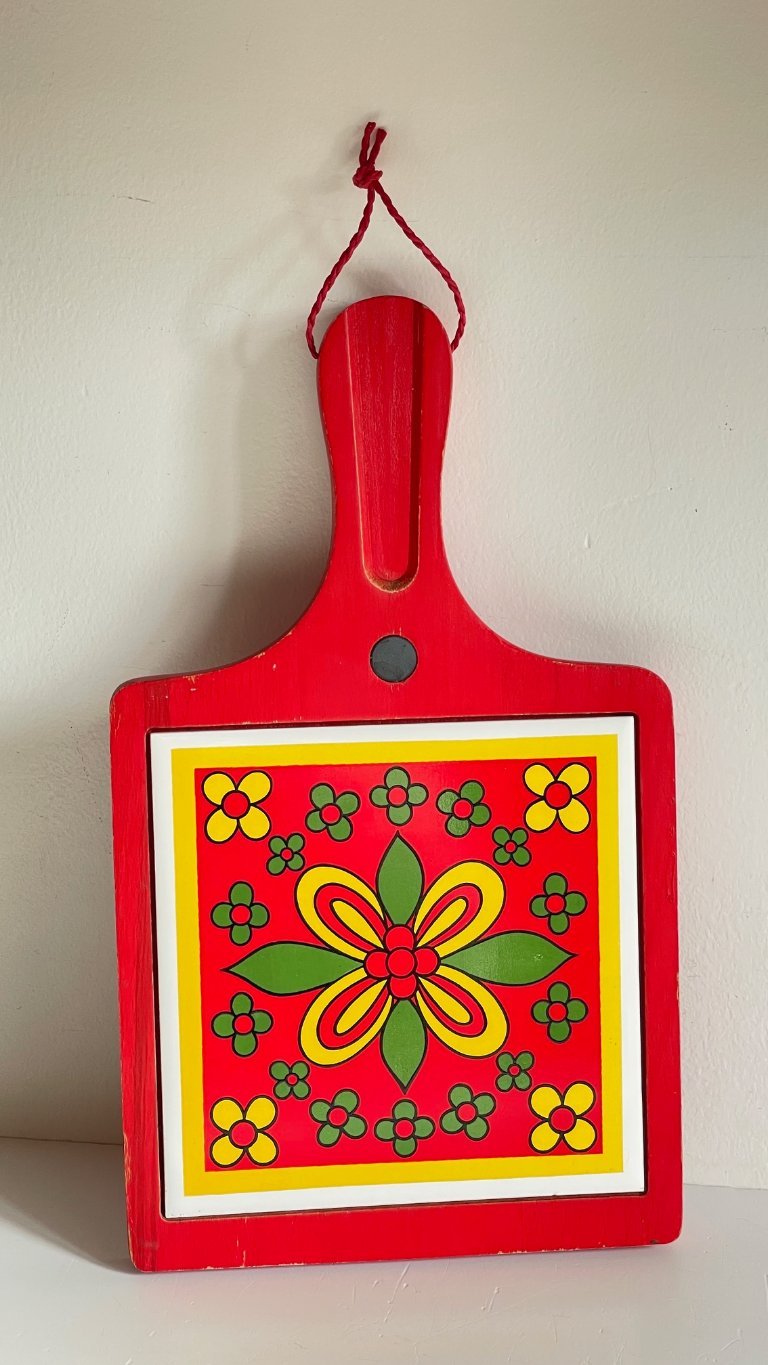Vintage Red Trivet | Kitchen accessories second-hand | Whoppah