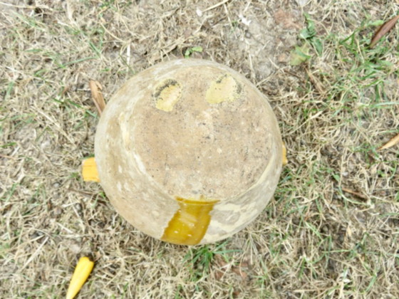 Raro vasetto per marmellata in terracotta smaltata gialla, proveniente dalla Francia sud-occidentale. (photo 12 of 12)