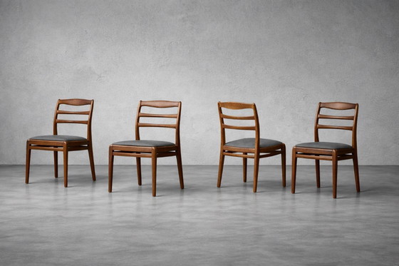 Image 1 of Elegante dänische Mid-Century-Stühle aus Teakholz und grauem Stoff, 1960er Jahre, 4er-Set