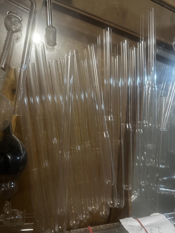 Image 1 of Große Sammlung antiker Glaschemikalien für ein Kuriositätenkabinett