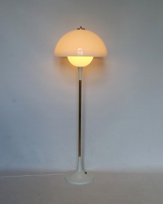 Lampadaire Vintage Space Age Bent Karlby – Plastique, Laiton (photo 2 of 12)