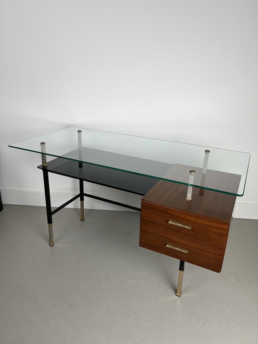 Italienischer Schreibtisch von 1950 aus Glas, Mahagoniholz ​​und vergoldetem Metall