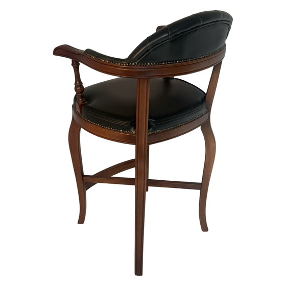 Image 1 of Chesterfield - Handgemaakt / vintage / zo goed als nieuw - Groen leer - Houten barkruk met voetensteun - Meerdere op voorraad