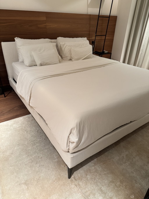 B&B Italia Maxalto Selene Bett 180 x 200