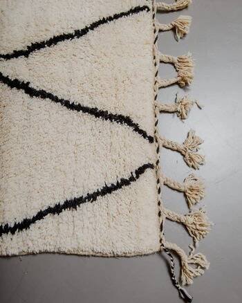 TAPIS EN LAINE FAIT MAIN – Wool, Cotton (photo 4 of 5)