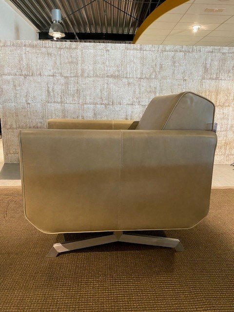 Image 1 of Poltrona Dirk di Jamé Seating