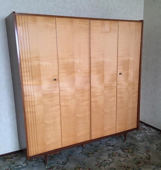 Image 1 of Letto d'epoca con armadio, toletta e tavolino