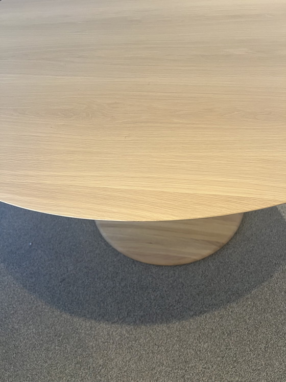 Image 1 of Design dining table 'Torsion' oak Ø127 cm