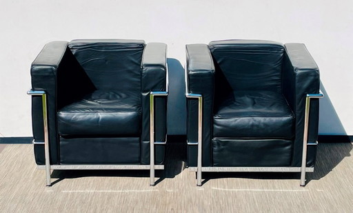 Paire de fauteuils type LC2 Le Corbusier. Vintage