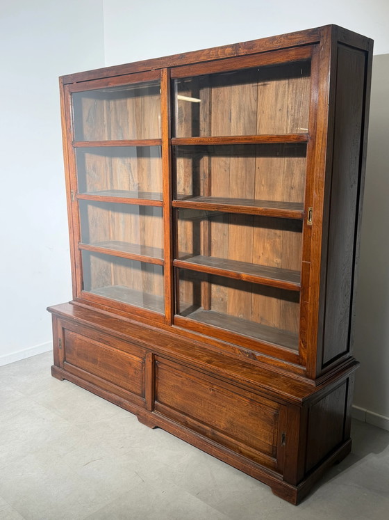 Vitrina de Teca con Puertas Correderas – Vidrio (photo 3 of 9)
