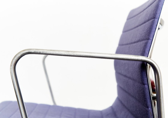 Image 1 of Sedia di gruppo in alluminio Charles & Ray Eames EA 108 per Vitra