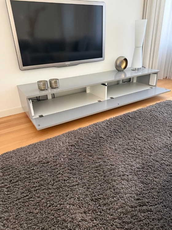 Image 1 of Credenza otticamente sospesa