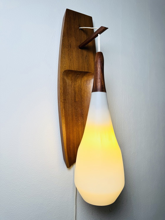 Image 1 of wandlamp in hout en mat opaalglas van LUXUS, ZWEDEN, 1960