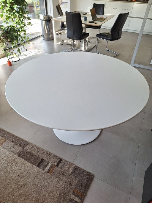 Tulip table 137 cm by Eero Saarinen signed for Knoll