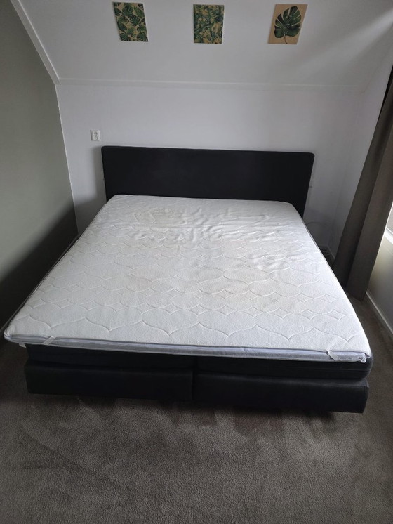 Image 1 of Refurbished Boxpring bed 210x180cm, kingsize z.g.a.n.