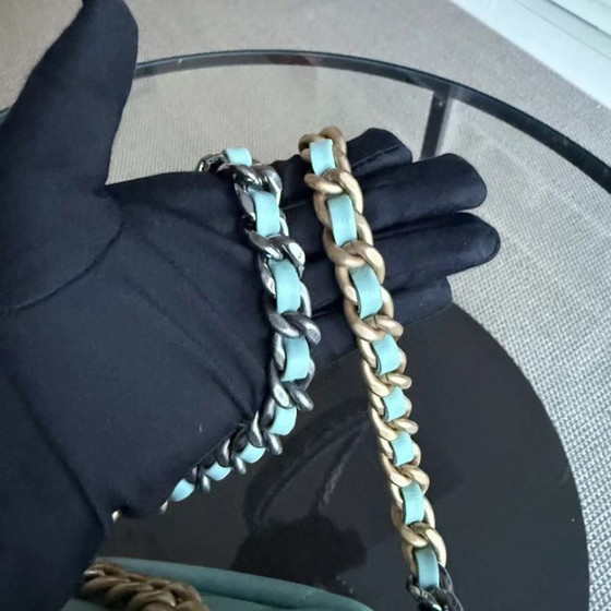 Image 1 of Chanel Small 19 Tas C19 Gewatteerd geitenleer Tiffany Blue Tweekleurig Gouden Hardware Serie 29
