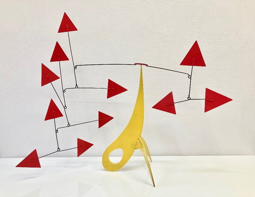 Yellow Stabile, 11 red triangles