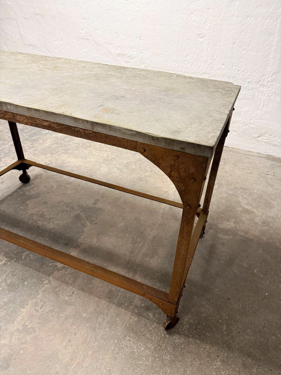 Image 1 of Tavolo industriale vintage con piano in pietra