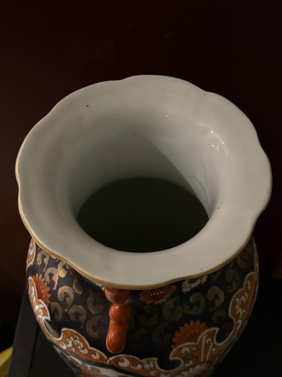 Grote Japanse Imari pronkvaas – 38 cm (40 cm met standaard) – verguld werk, feniks & pioenrozen – Vazen (photo 8 of 11)