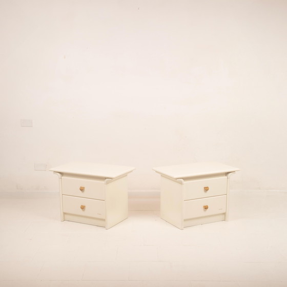 Par de mesitas de noche lacadas en crema de Pierre Cardin, 1980 – Wood (photo 6 of 20)