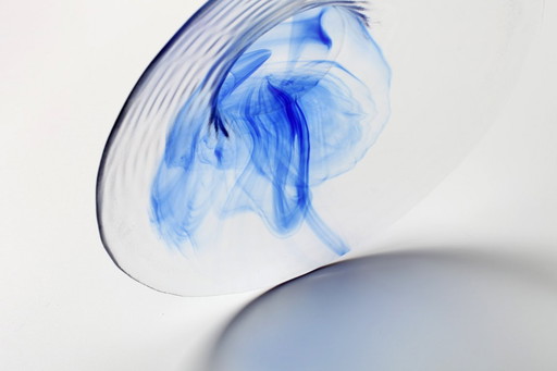 Vintage Bormioli Rocco blauwe glazen schaal met wervelpatroon - Italiaans kunstglas uit het midden van de 20e eeuw