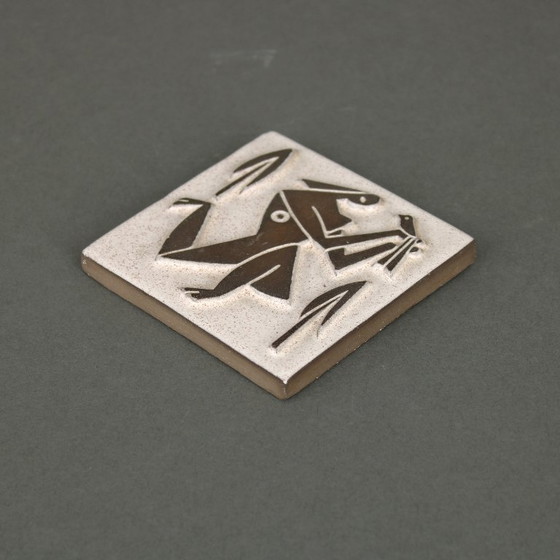 Image 1 of Leendert Blok (1904-1983) - Chanoir tegel - Westraven, Utrecht - dame met vogel - jaren zestig - no. 53 