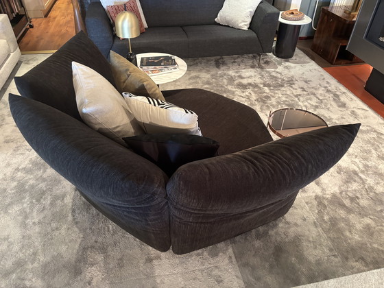 Image 1 of Edra Standard Island 154x154cm Fabric S 7050 LP € 10,500