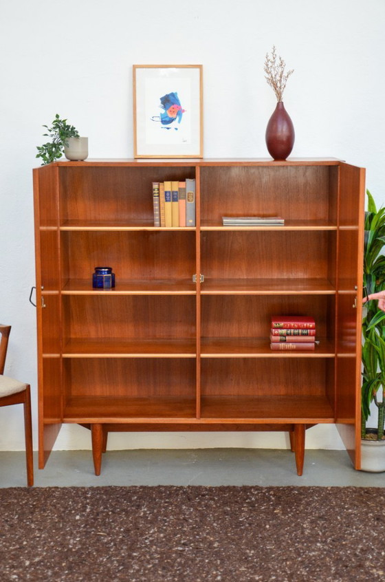 Image 1 of Vintage teakhouten ladekast uit het midden van de vorige eeuw, hoge kast, dressoirontwerp
