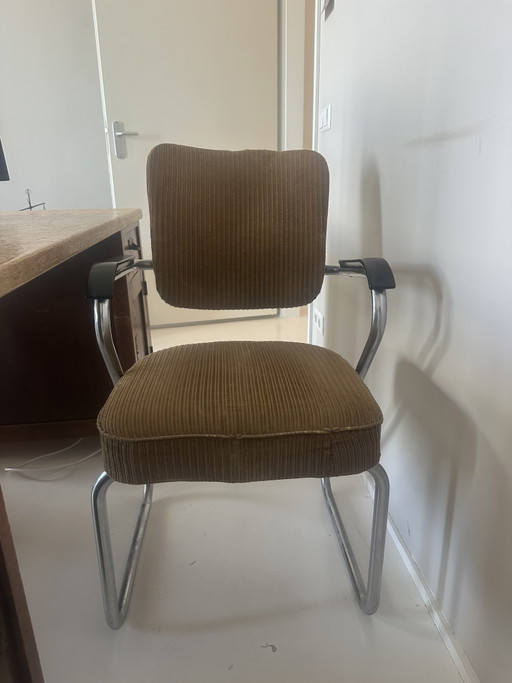 Tubular frame chair