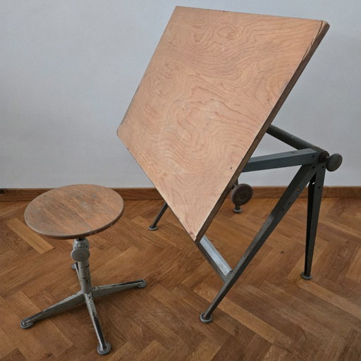 Table à dessin « Reply » de Friso Kramer et Wim Rietveld avec tabouret assorti