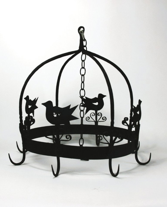 Image 1 of Corona de hierro forjado para juegos con siluetas de aves y ganchos - estilo rústico - Europa occidental, principios del siglo X