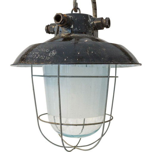 Suspension émaillée vintage avec globe en verre, Tchécoslovaquie 1950