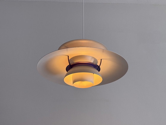 Lampada a sospensione danese Louis Poulsen PH5 di Poul Henningson – Lampade a sospensione, Aluminium (photo 22 of 38)