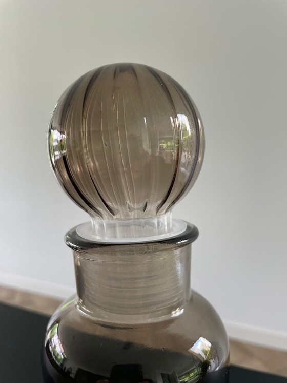 Image 1 of Decoratieve fles van grijs glas