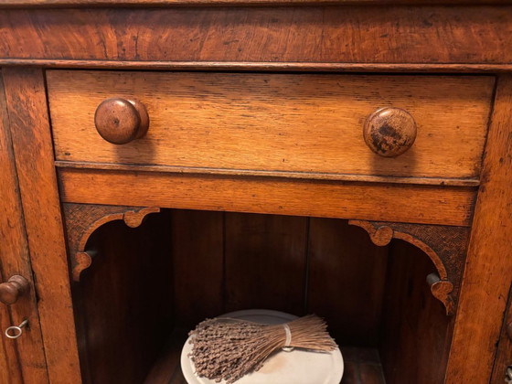 Image 1 of Aparador o librería de estilo inglés