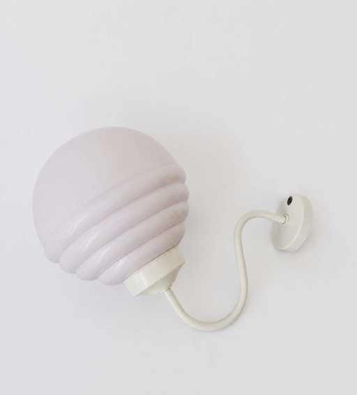 Applique da parete Art Déco con sfera di vetro rosa