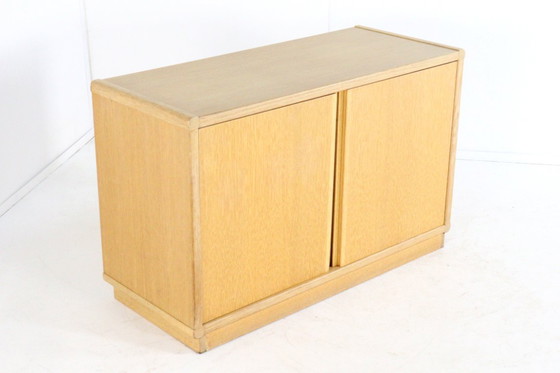 Image 1 of Eiken compact sideboard kast dressoir 'Finne' vintage
