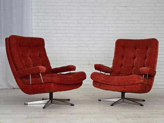 Image 1 of Fauteuil pivotant suédois des années 1970, de la marque Ulferts Sweden, en velours.