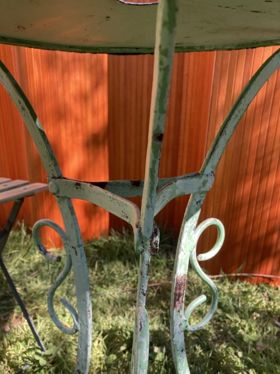 Image 1 of Conjunto de bistró antiguo de hierro forjado: mesa y sillas plegables de la década de 1930.