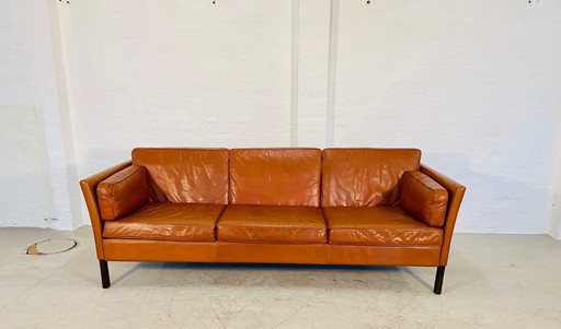 Mid Century Vintage Dänisch Mogens Hansen 3 Person Sofa In Coganc Leder