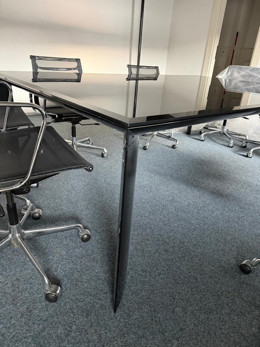 KONO- Mesa de conferencia 240 x 160 x H 74 cm TABLERO RECTANGULAR TABLEROS DE CRISTAL LACADO FLOTADO BORDE BISELADO