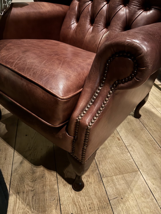 Image 1 of Chesterfield Queen Anne Sessel mit hoher Rückenlehne, extra breiter antiker Sessel aus herbstbraunem Leder