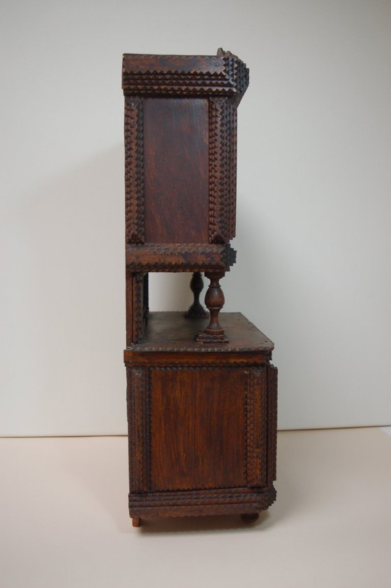 Image 1 of Buffet antique Tramp Art