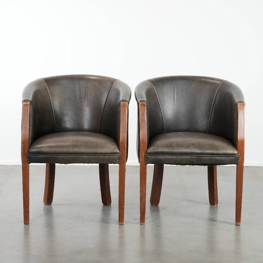 2 sedie a vasca in pelle di mucca e legno con una bella e robusta combinazione di colori