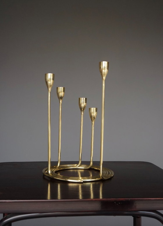 Image 1 of Ensemble de candélabres spiralés en laiton de style scandinave, Danemark, années 1960.