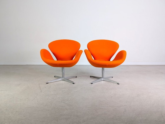 Image 1 of 2x Original Fritz Hansen Swan chair Arne Jacobsen fabric orange