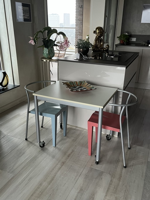 Kartell Dr. Glob 2 Stoelen Lichtblauw En Roze (Incl. Tafel) – eetkamerstoelen, Metal, Plastic